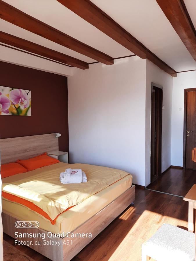 Hotel Vila Panda Ranca Exterior foto